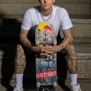 Read more about the article Ryan Sheckler: Skateboarding’s Icon and Pioneer
